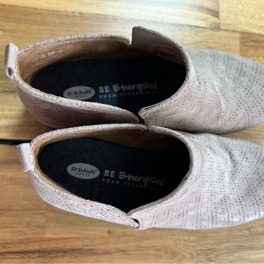 Dr. Scholl’s Taupe Perforated Ankle Booties Size 8 Slip-On Comfort Shoes - Picture 3 of 7